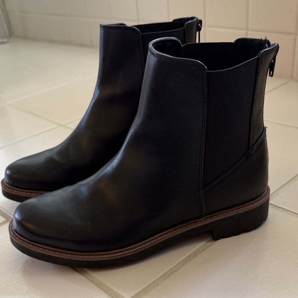 Women’s black boots
